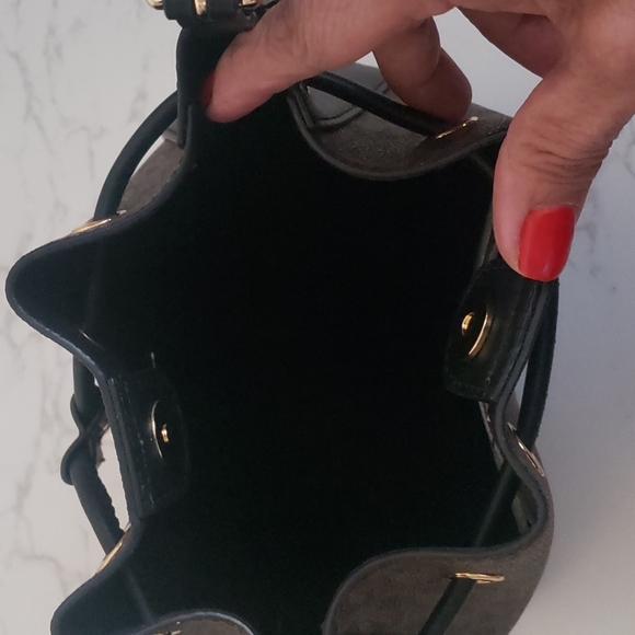 NWT! Michael Kors Phoebe Small Bucket Bag - Picture 4 of 4
